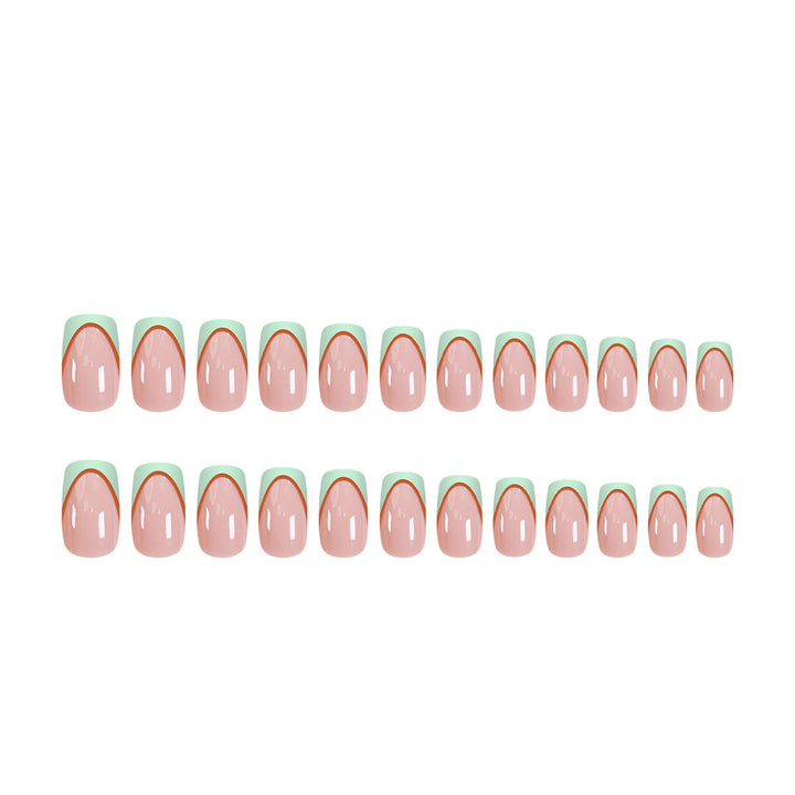 Kreative Nagelverlängerungen mit geometrischem Design Karnz