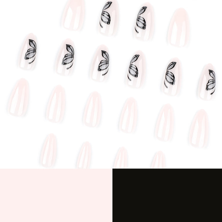 Kunstvolle Nagelverlängerungen mit zartem Schmetterlingsdesign Karnz