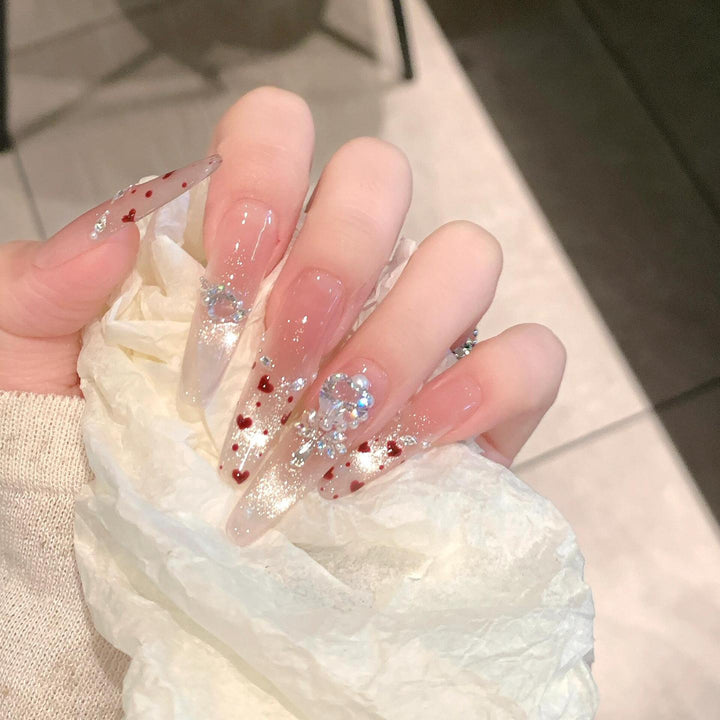 Kunstnagelset mit Funkelnden Strass- und Herzdesign Karnz