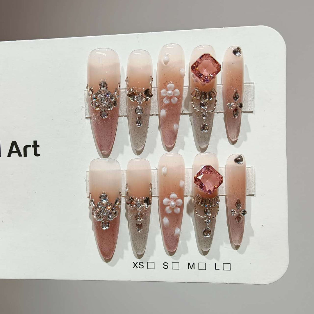 Elegantes Press-On Nageldesign-Set mit Edelsteinverzierungen