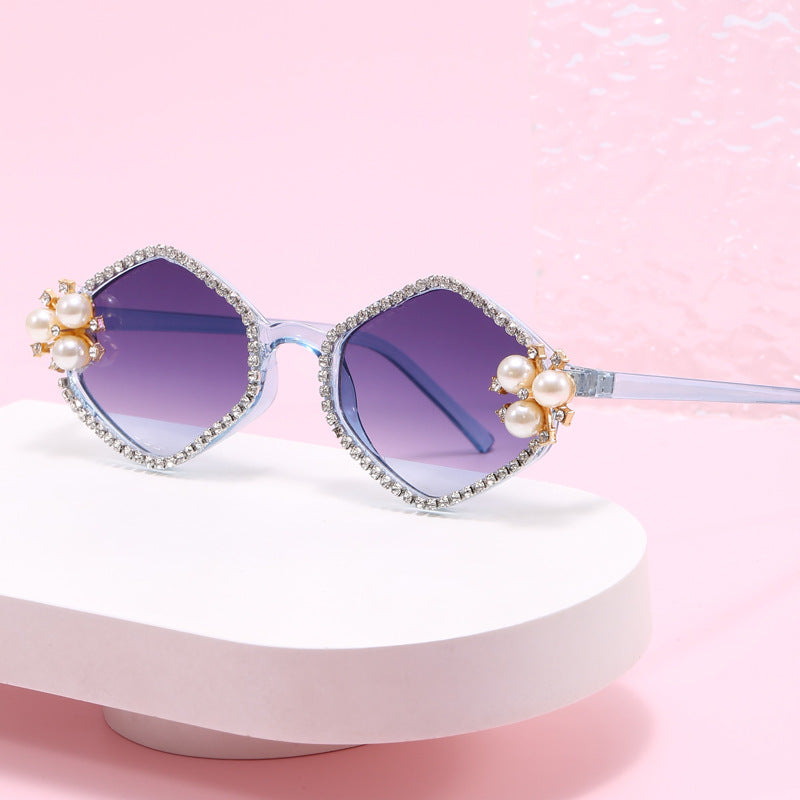 Damen extravagante Sonnenbrille mit glamourösen Perlendetails Karnz