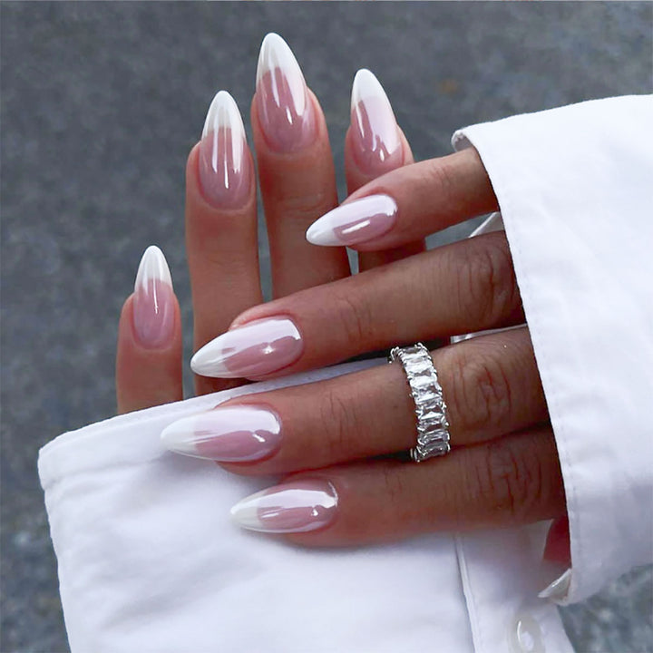 Elegante Stiletto Press-On Nägel mit Ombre Design Karnz
