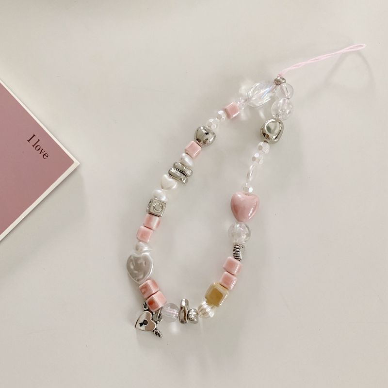 Charmantes Perlenhalsband Karnz