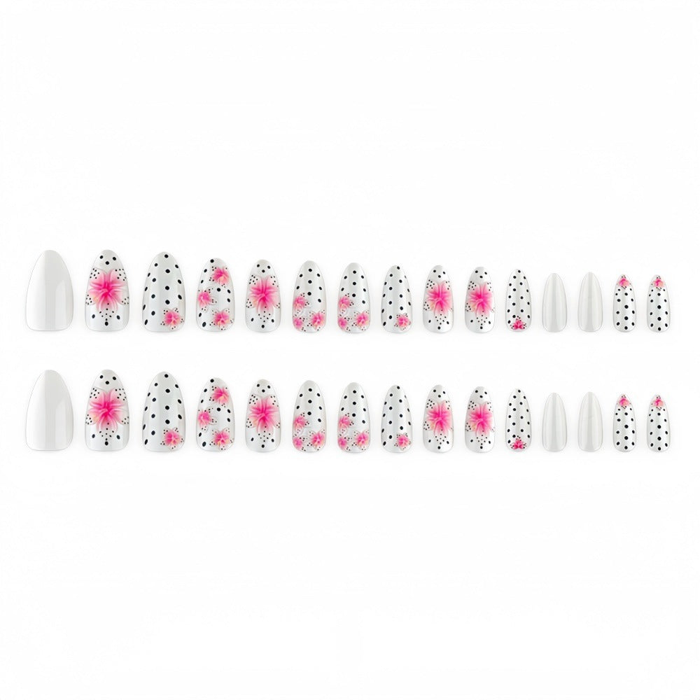 Kunstnagelset mit floralen Akzenten und Polka-Dots Karnz