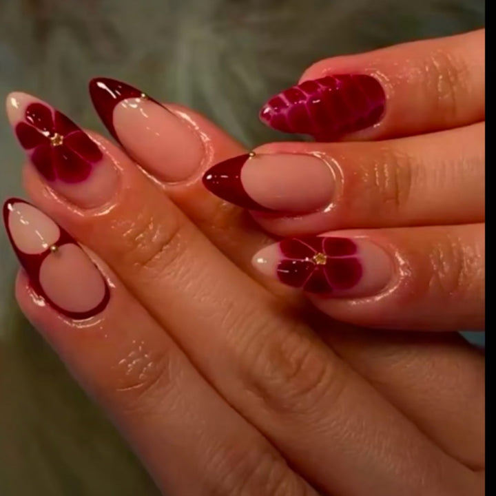 Künstlerische florale Design-Nagelverstärkungen