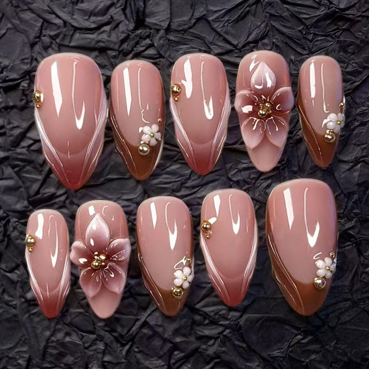 Kreatives Floral Verziertes Press-On Nagelset