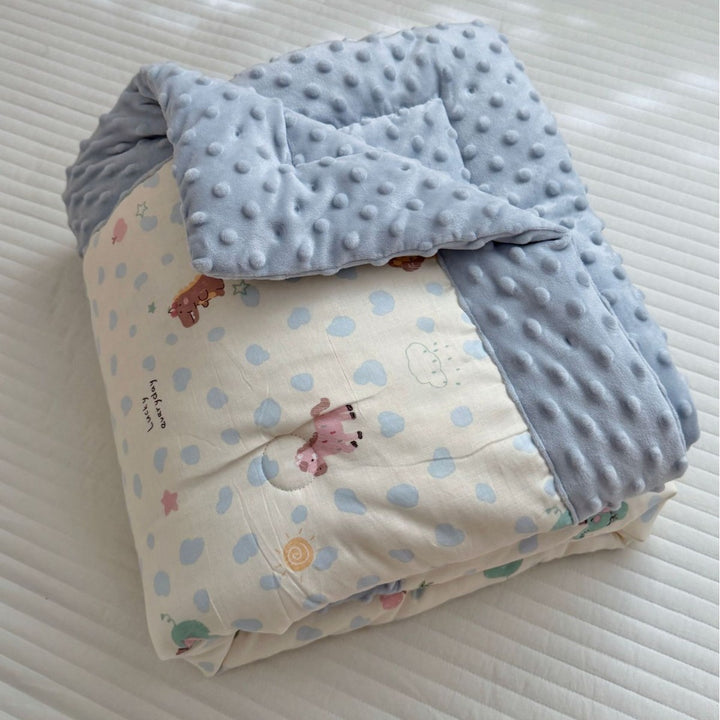 Wendbare Minky Dot Babydecke mit Baumwoll-Teddy-Druck und gestepptem Futter