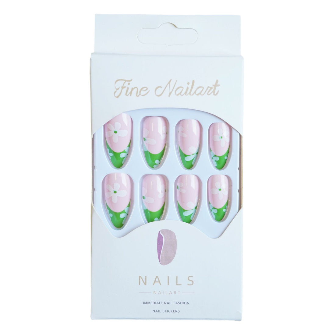 Künstlerische Press-On Nagelkunst mit floralen Designs