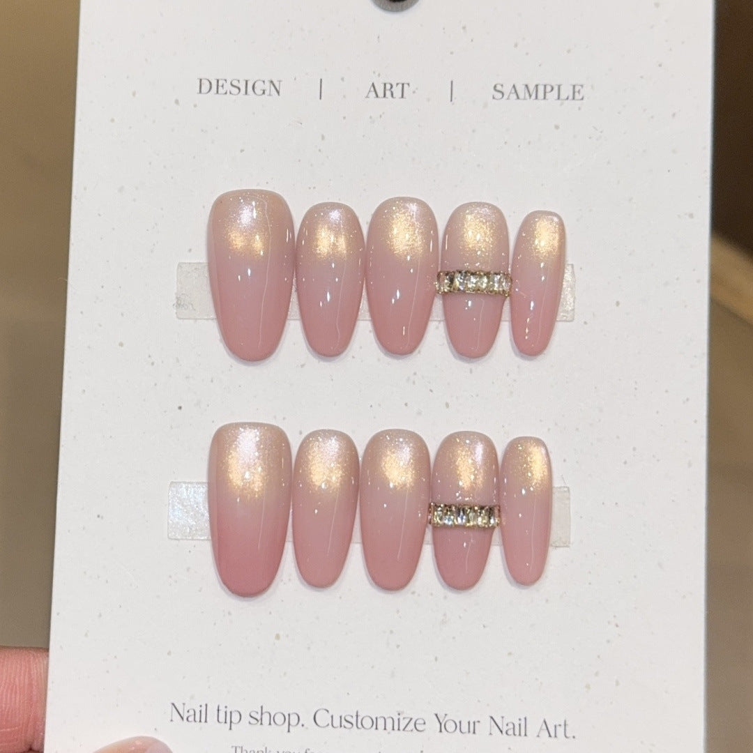 Glamouröse Kunstnägel mit Eleganter Glitzer- und Strass-Applikation Karnz
