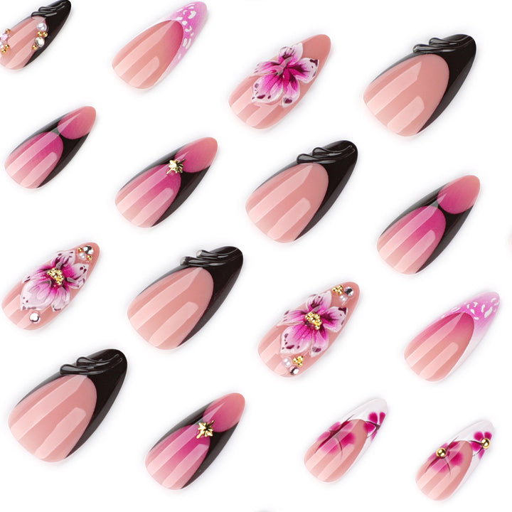 Kunstvolle Stiletto-Nägel mit blühendem Design und Glitzerakzenten Karnz