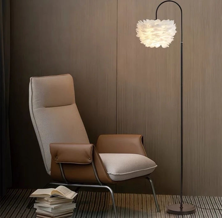 Moderner Bodenlampe mit Federakzenten