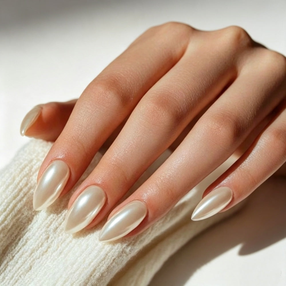 Kunstnägel mit Hochglanz-Finish und Elegantem Design Karnz