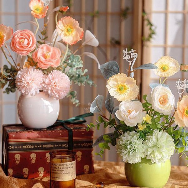 Künstlerische Blumenarrangements