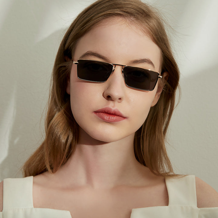 Damen elegante quadratische Sonnenbrille mit schmalem Metallrahmen und UV-Schutz Karnz