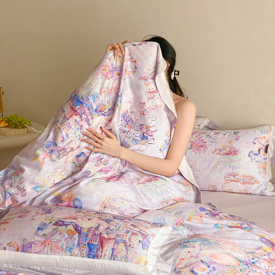 Luxuriöses Satin-Bettwäsche-Set mit märchenhaftem Aquarellprint und dekorativen Kissenbezügen