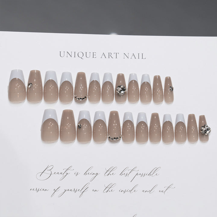 Glamouröse Press-On Nagelset mit Strass-Akzenten