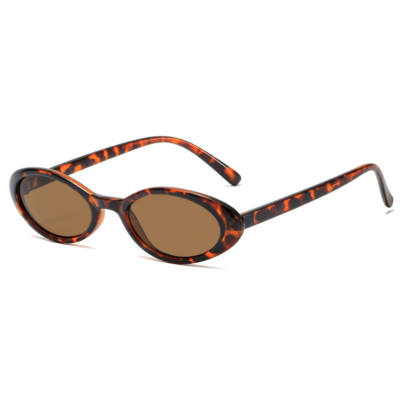 Damen modische Sonnenbrille im zeitgemäßen Ovaldesign Karnz