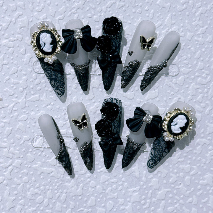 Gothic-inspirierte dekorative Nail Art Kollektion