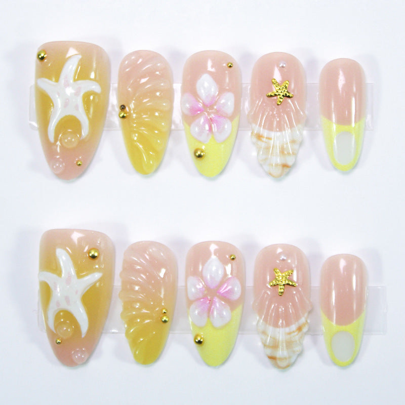 Kunstnagelset mit maritimen Muschel- und Blütenmotiven Karnz