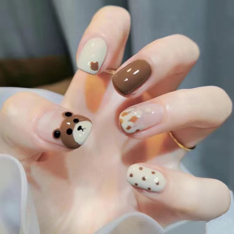 Kreative Nagelkunst mit Bärenmotiven Karnz