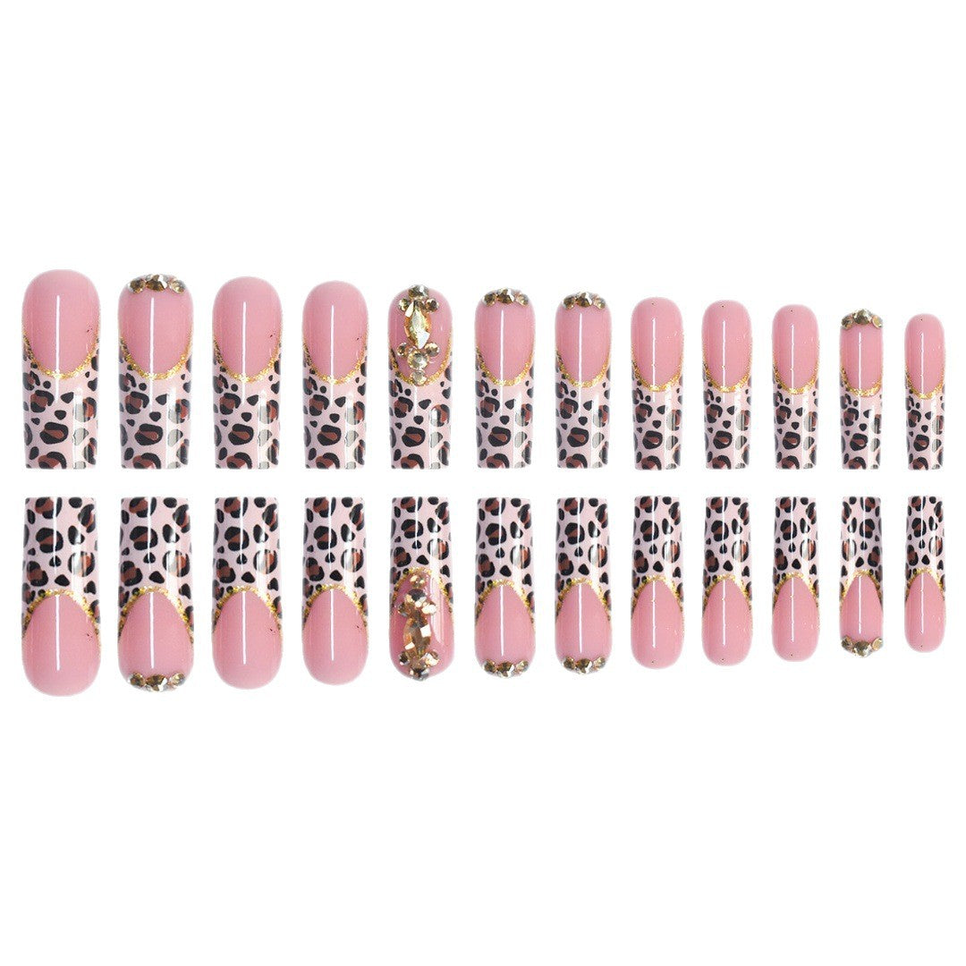 Künstlerisches Leopard-Print Press-On Nageldesign Karnz