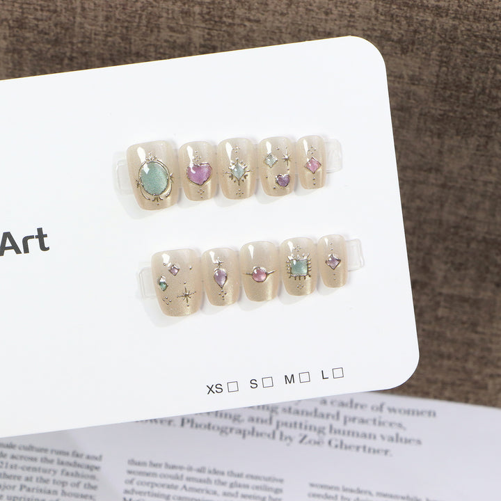 Dekoratives Press-On Nagelkunst-Set mit Edelsteinakzenten Karnz