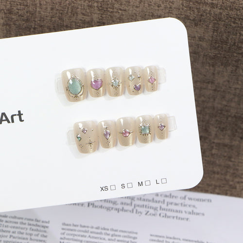 Dekoratives Press-On Nagelkunst-Set mit Edelsteinakzenten Karnz