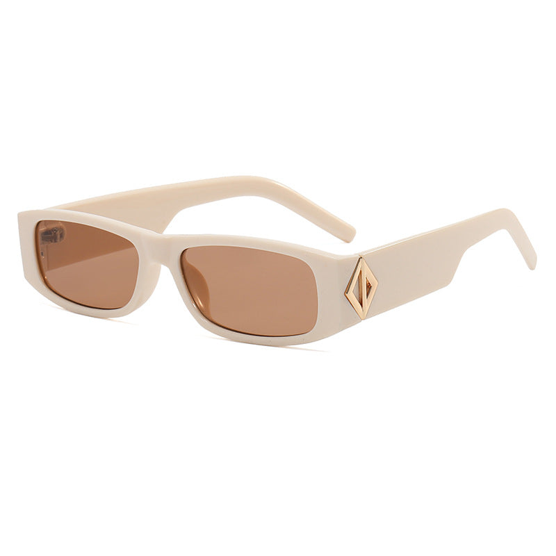 Damen modische rechteckige Sonnenbrille mit stilvollem Metallapplikation Karnz