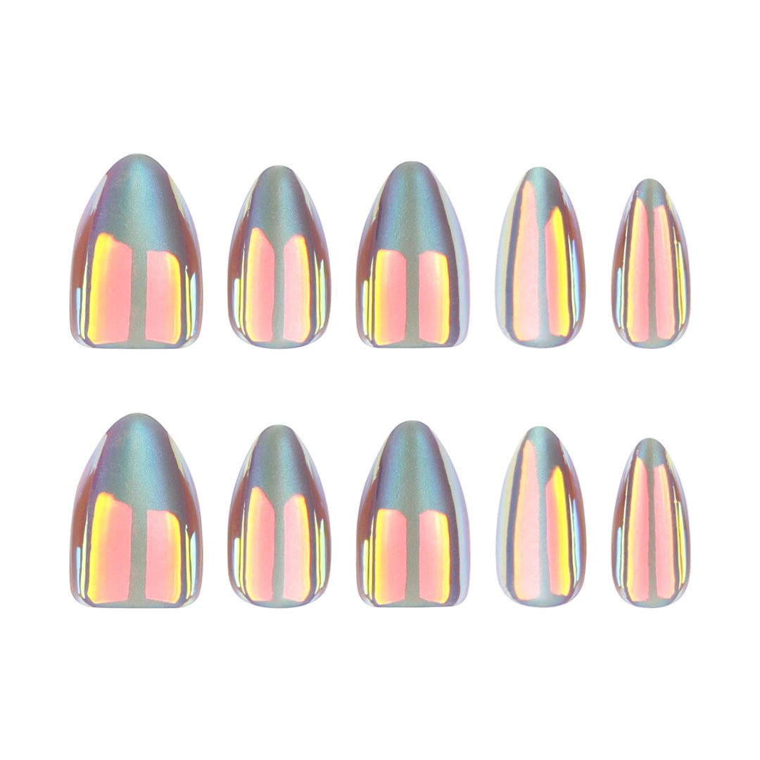 Glänzende Stiletto-Nägel mit aufregendem Design Karnz
