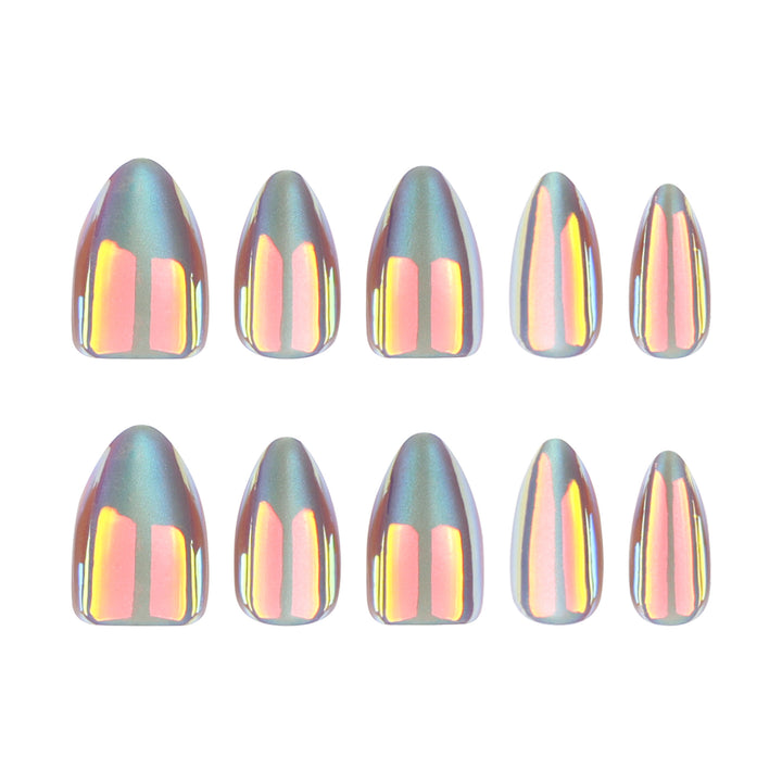 Glänzende Stiletto-Nägel mit aufregendem Design Karnz