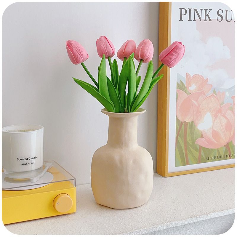 Realistische dekorative Tulpenblumenarrangement