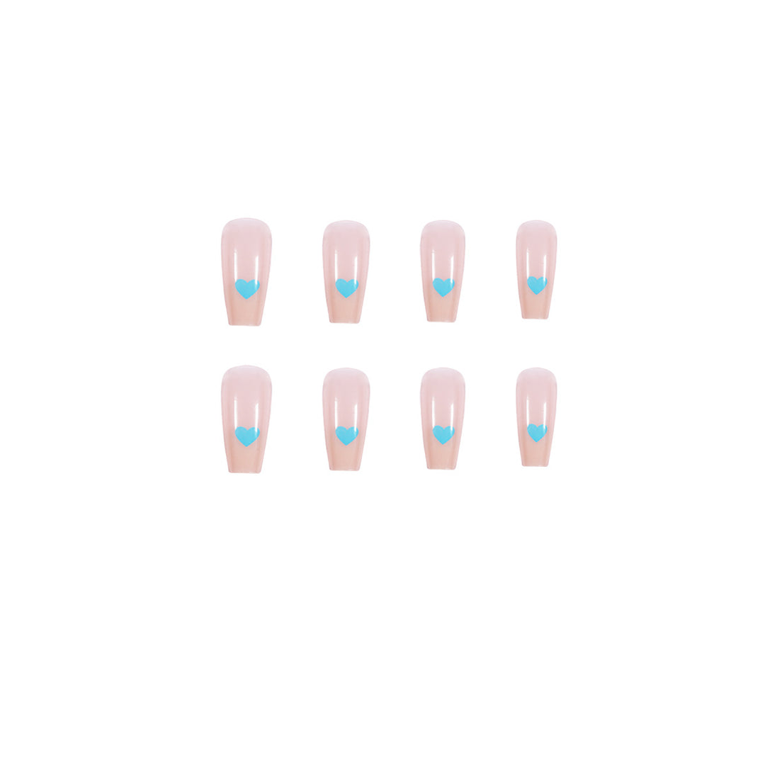 Kunstvolle Nailart mit Herzmotiven Karnz