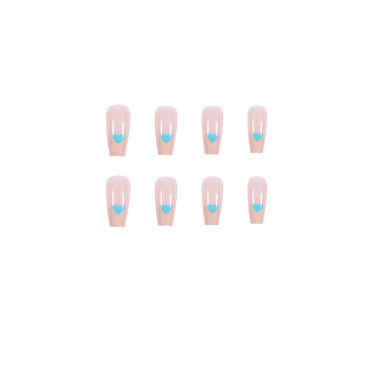 Kunstvolle Nailart mit Herzmotiven Karnz