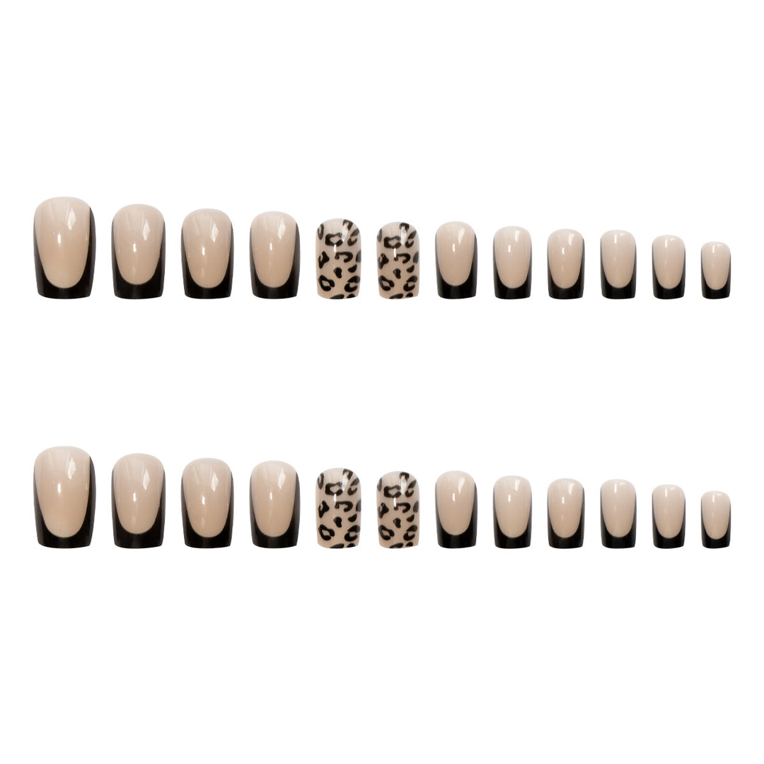 Kunstnagelset mit elegantem Leopardenmotiv und schwarzem French Design Karnz