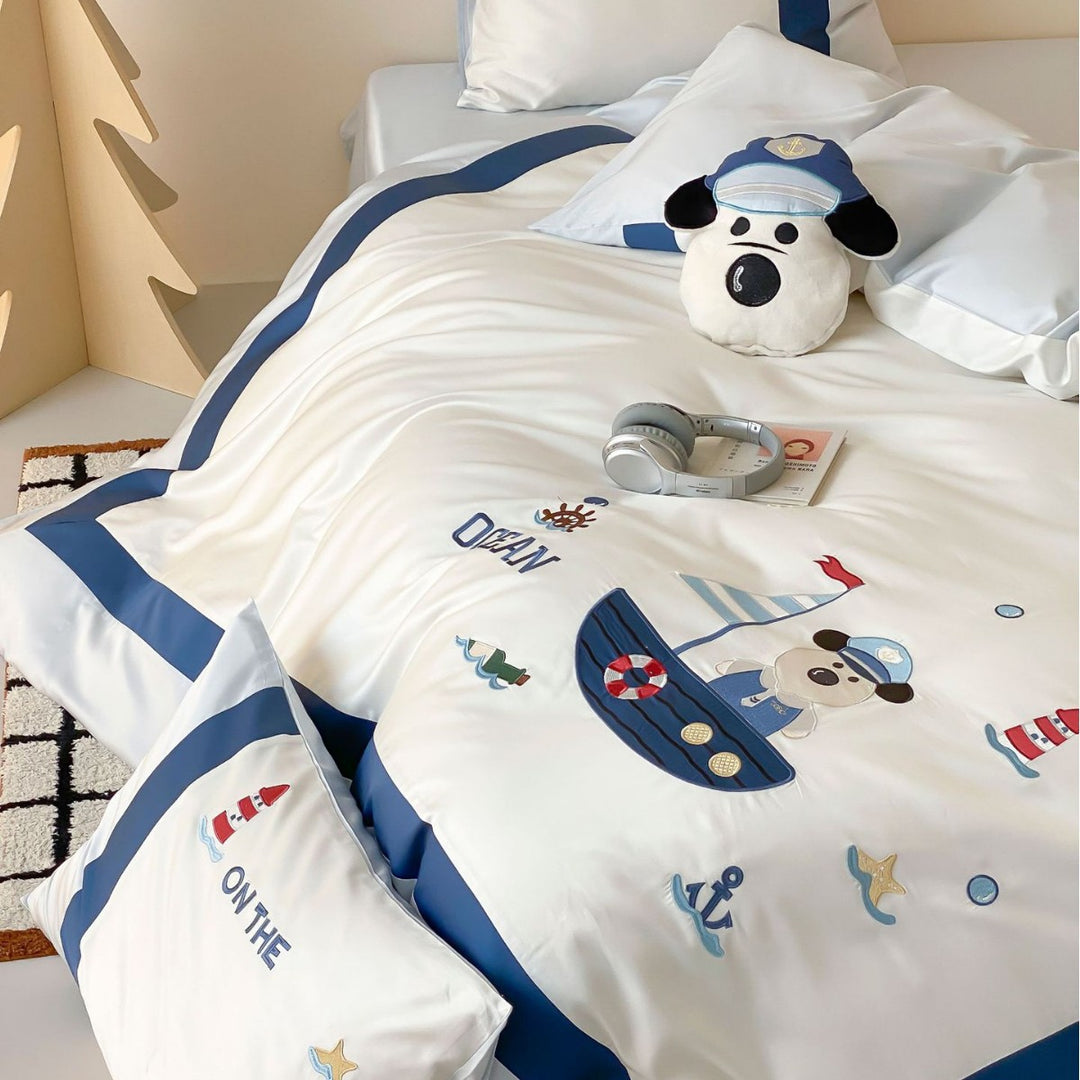 Satinähnliches Kinder-Bettwäsche-Set mit gestickten Hasenmotiven