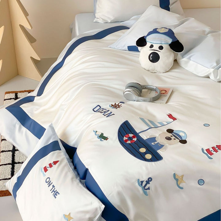 Satinähnliches Kinder-Bettwäsche-Set mit gestickten Hasenmotiven
