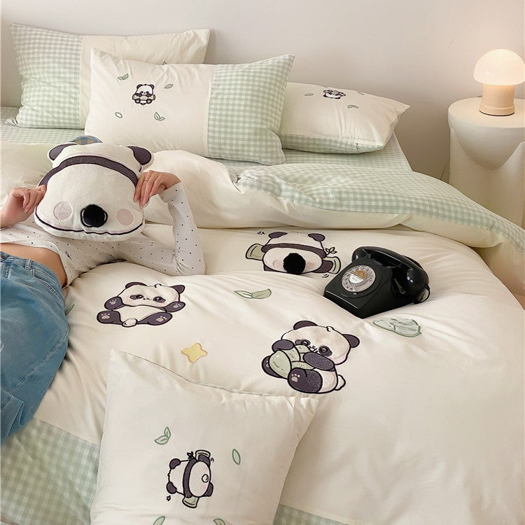 Bettwäsche-Garnitur aus Baumwollsatin mit gestickten Panda-Motiven und Vichykaro-Wendeoption