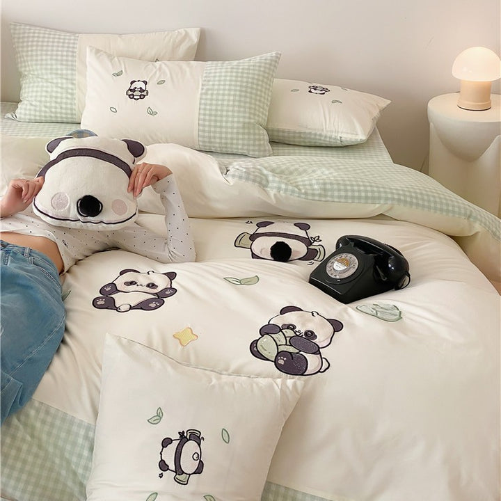 Bettwäsche-Garnitur aus Baumwollsatin mit gestickten Panda-Motiven und Vichykaro-Wendeoption
