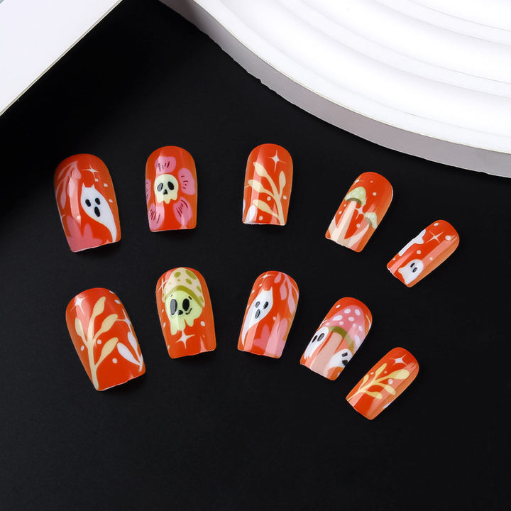 Kreative Halloween-Themen Nagelkunst Karnz