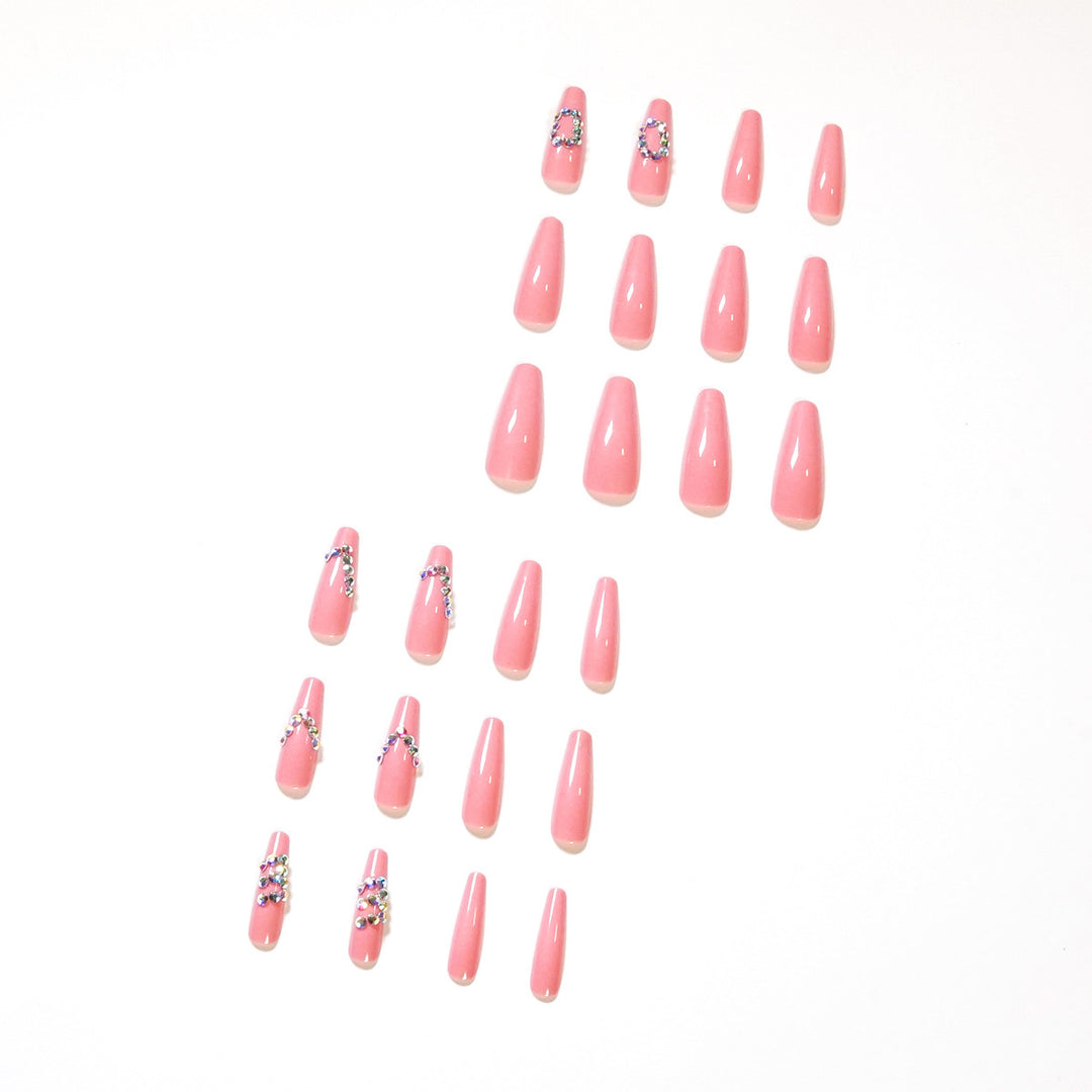 Künstliche Nagelverlängerungen mit eleganten Strassverzierungen Karnz