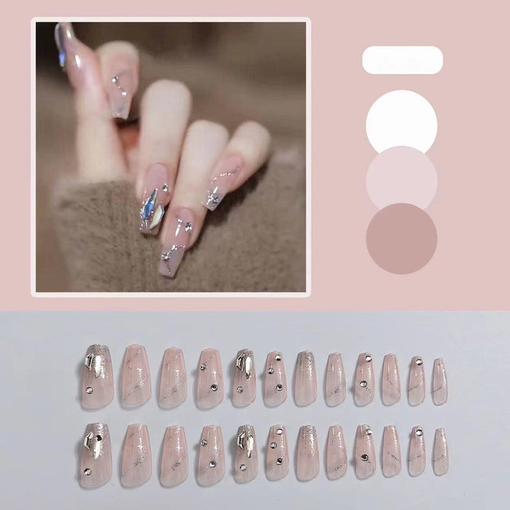 Glamouröse Kunstnägel mit Glitzerakzenten Karnz