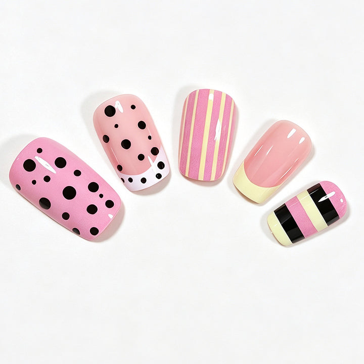 Künstlerische geometrische Nagelkunst-Tipps Karnz