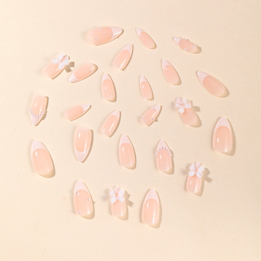 Elegante Acryl-Nagelkunst Karnz