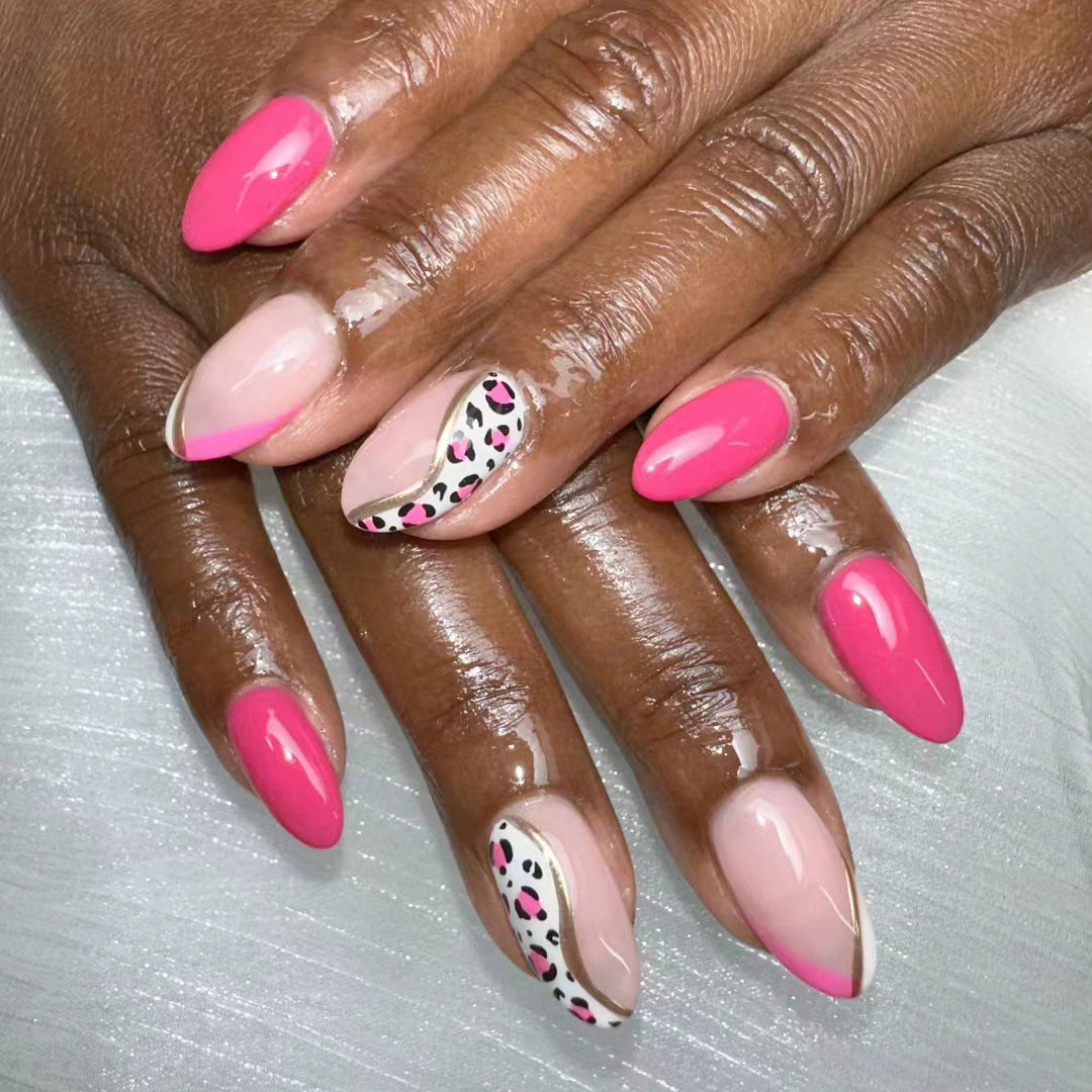 Stylisches French Tip Design Nagelkunst