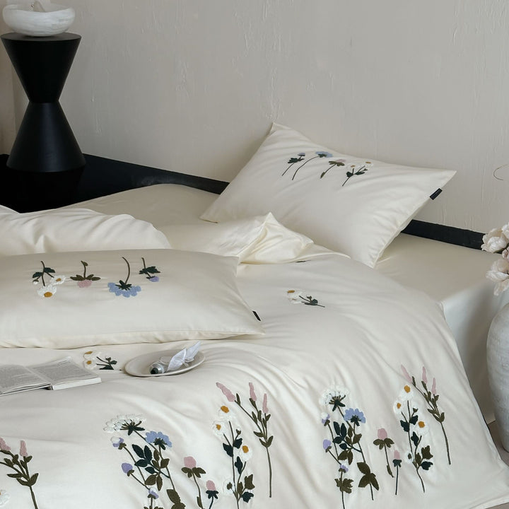 Bestickte Baumwollsatin-Bettgarnitur mit floraler Applikation und seidenweichem Griff