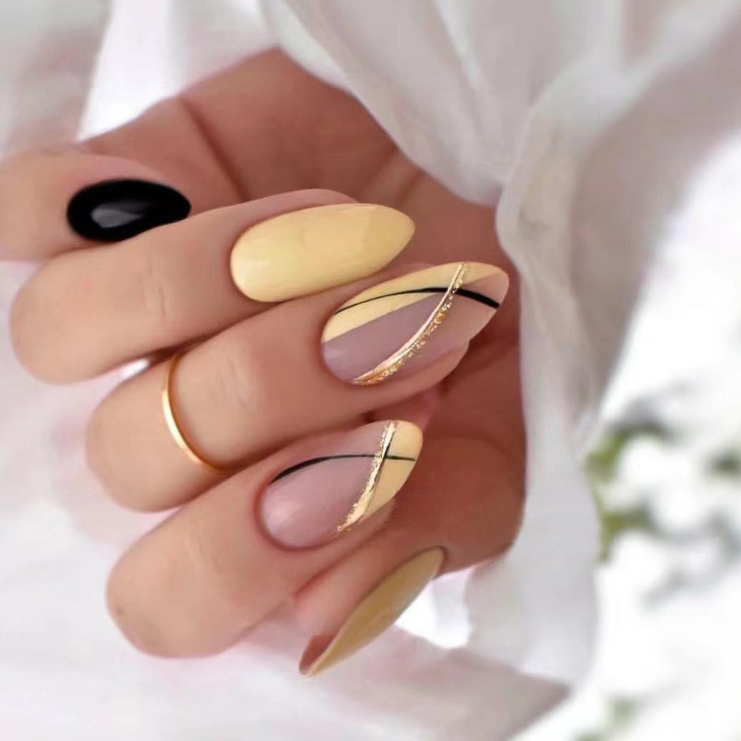 Elegante geometrische Nagelkunst