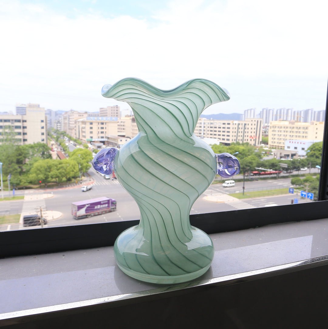 Skulpturale gewellte Kunstglas Dekovase Karnz