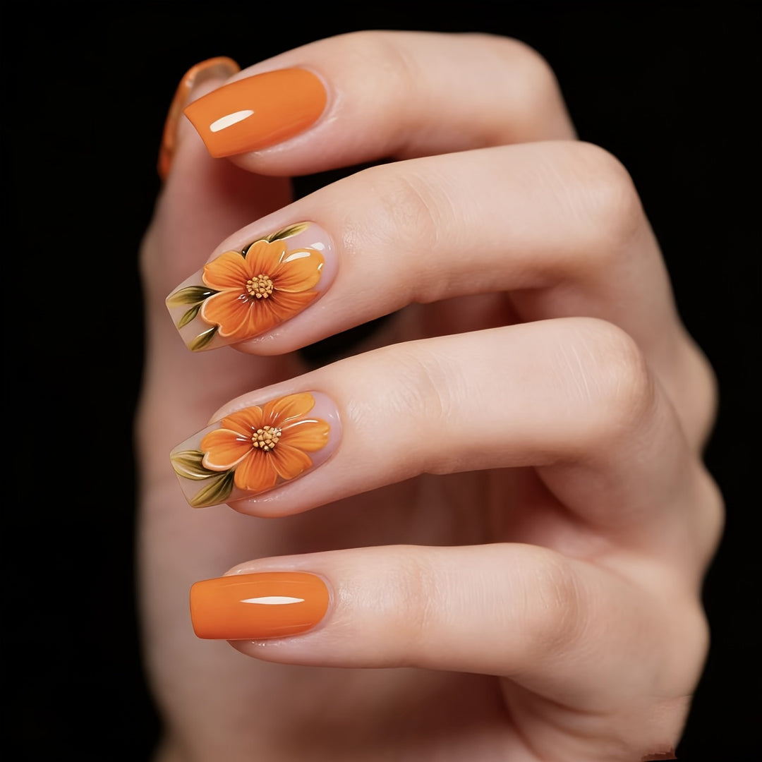 Kunstfingernägel mit Floraler Gestaltung Karnz