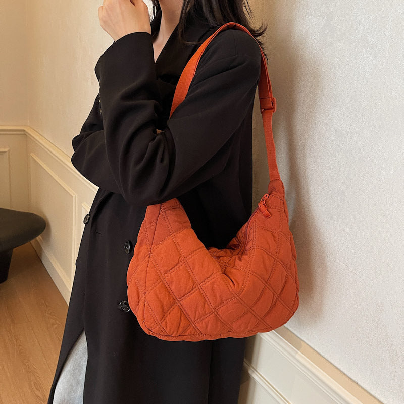 Gepolsterte Hobo-Tasche