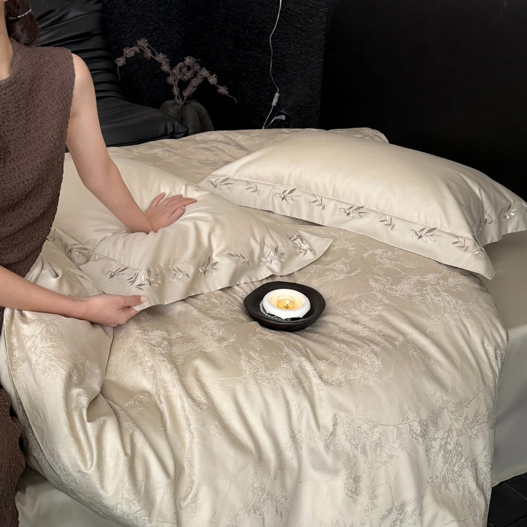 Bestickte Satin-Jacquard Bettbezug-Garnitur mit Blätterrand-Kissenbezügen